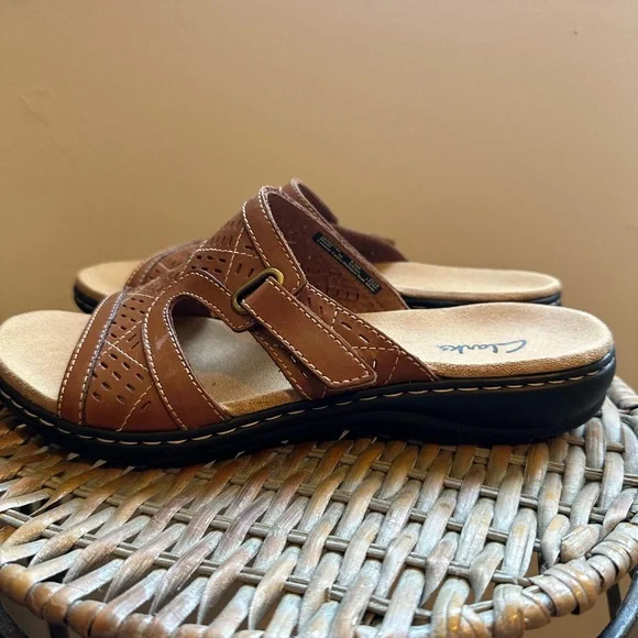 Clarks Brown Sandals Leather - Picture 2 of 4